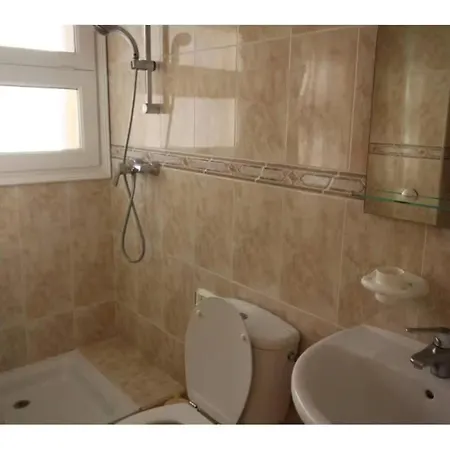 Villa Grande Familiale Avec Piscine, Pres Et Canaux *