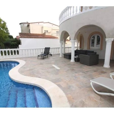 Βίλα Grande Familiale Avec Piscine, Pres Et Canaux